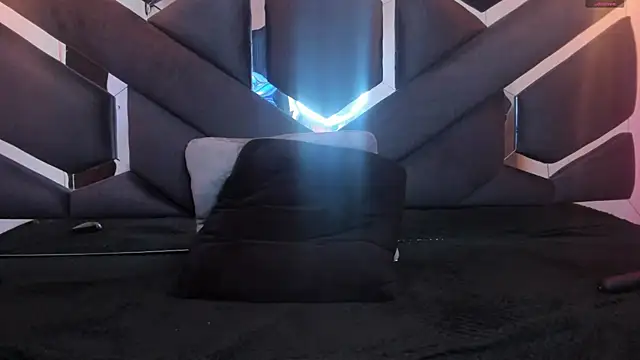 lilith nv online show from February 5, 2025, 2:26 pm