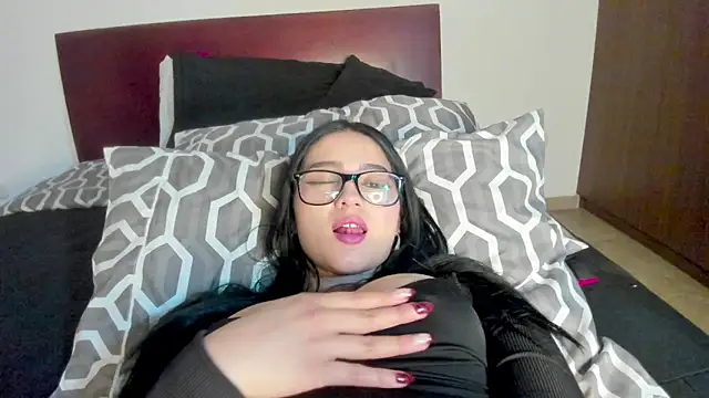 Snapshot of Hott_Hanna chatting on October 18, 2025, 6:48 am Hott Hanna online show from October 18, 2025, 6:48 am