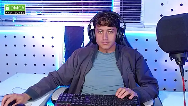 Darko0717 online show from October 12, 2025, 4:39 pm