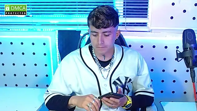 Darko0717 online show from October 15, 2025, 11:49 pm