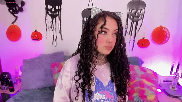 Cata green online show from October 3, 2025, 8:17 pm