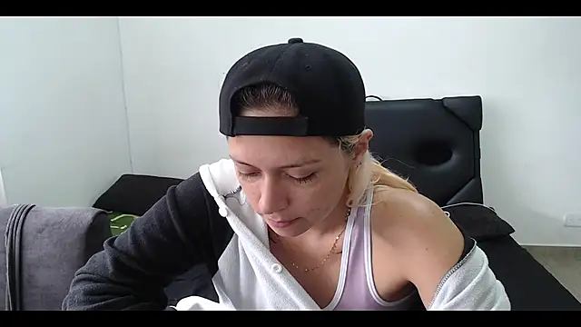 MommyMiaWs online show from February 25, 2025, 4:31 pm