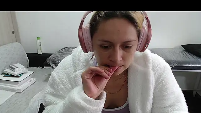 MommyMiaWs online show from March 18, 2025, 5:31 pm