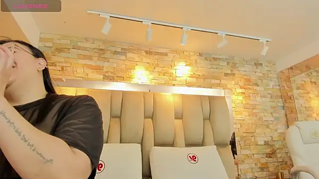 anette cooper online show from September 15, 2025, 3:17 am