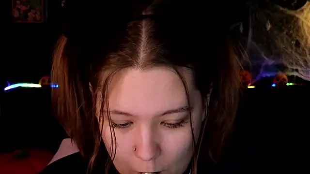 Snapshot of DjennaPalme chatting on November 1, 2025, 1:40 am DjennaPalme online show from November 1, 2025, 1:40 am