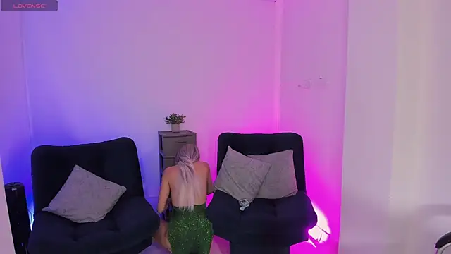 emilly smith 1 online show from November 8, 2025, 7:52 am