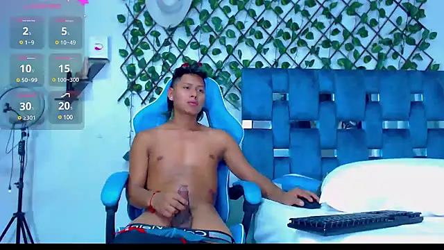 Hakim prettynigg online show from December 6, 2024, 6:28 pm