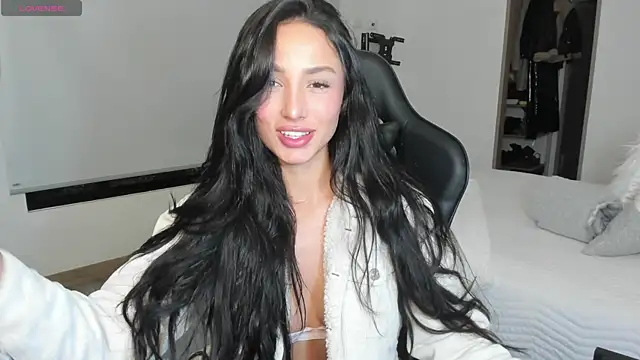 EvaMoet online show from March 5, 2025, 5:50 am