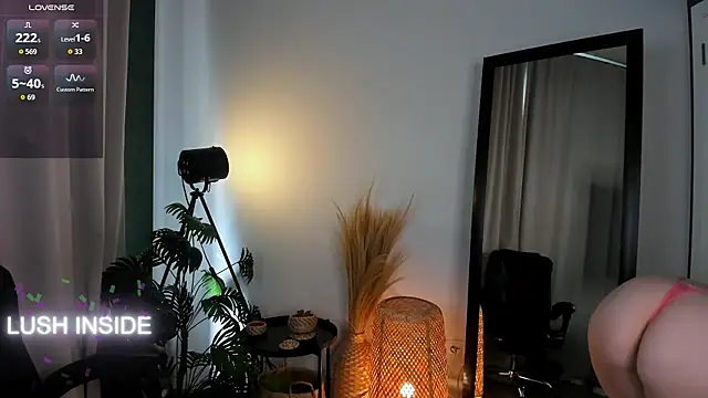 Snapshot of Pretty_Alison chatting on August 2, 2026, 2:26 pm Pretty Alison online show from August 2, 2026, 2:26 pm
