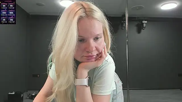 Snapshot of Masha_2002 chatting on May 23, 2026, 10:14 pm Masha 2002 online show from May 23, 2026, 10:14 pm