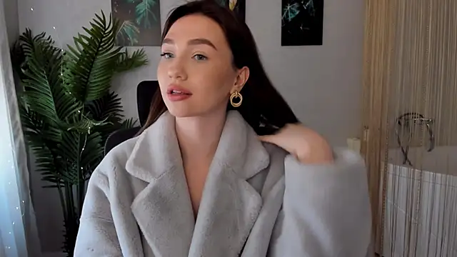 GracefulLook online show from February 10, 2025, 1:22 pm