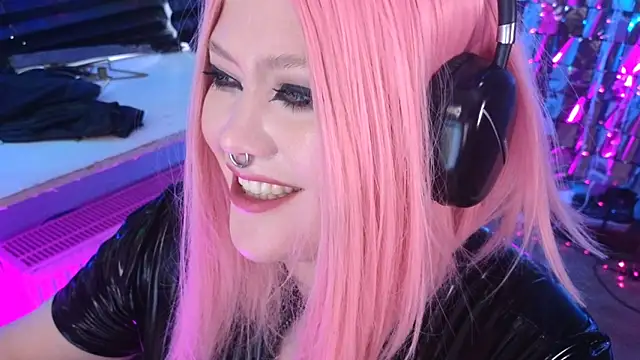 wickedxqueen online show from March 3, 2025, 8:27 am