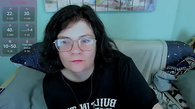 Snapshot of EverlyRays chatting on July 7, 2026, 8:24 pm EverlyRays online show from July 7, 2026, 8:24 pm