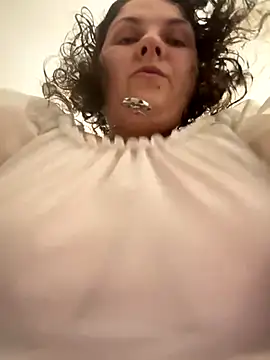 Snapshot of Taisia_W chatting on October 3, 2025, 5:54 pm Taisia W online show from October 3, 2025, 5:54 pm