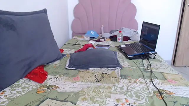 lady hot2xx online show from December 11, 2024, 5:26 pm