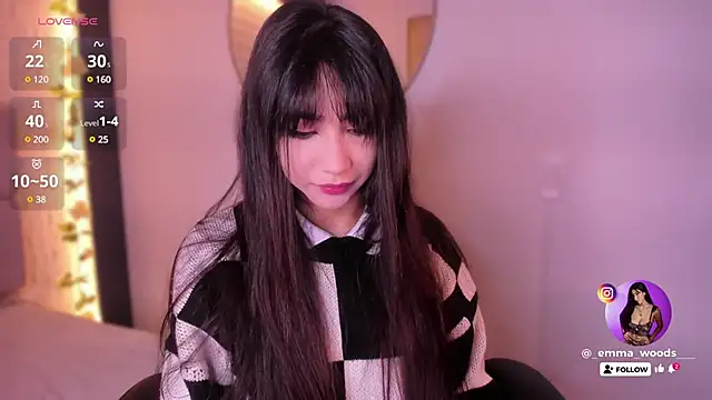 emma woods  online show from December 6, 2024, 12:16 pm