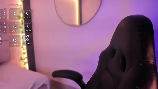 emma woods  online show from December 9, 2024, 12:19 pm