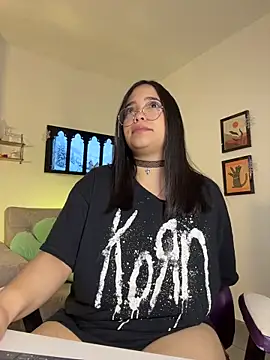 tati reyess online show from November 17, 2025, 12:22 pm