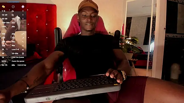 Snapshot of DannSmmith chatting on September 20, 2025, 3:40 am DannSmmith online show from September 20, 2025, 3:40 am