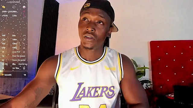 Snapshot of DannSmmith chatting on October 26, 2025, 5:02 am DannSmmith online show from October 26, 2025, 5:02 am