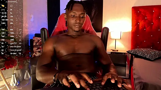 Snapshot of DannSmmith chatting on November 3, 2025, 3:52 am DannSmmith online show from November 3, 2025, 3:52 am