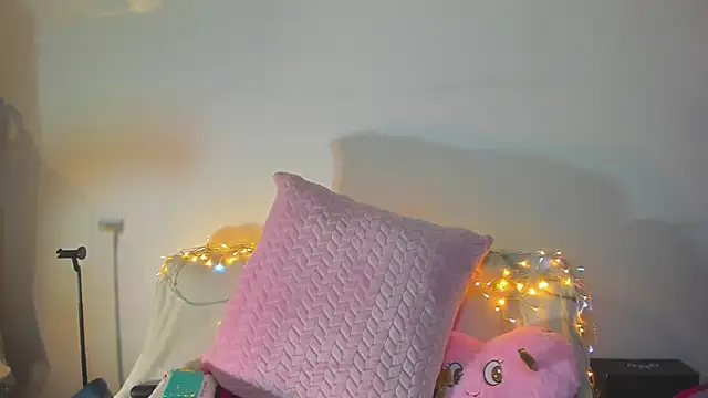 Natalia Suarez online show from September 18, 2025, 2:13 am