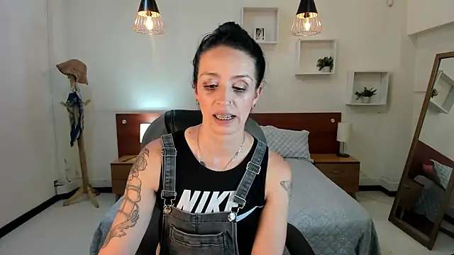 Kristen Garner online show from January 22, 2025, 8:06 pm