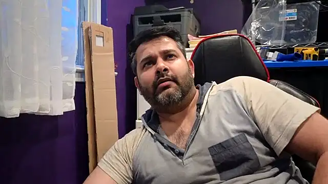Snapshot of Sakhtlaundaz chatting on May 11, 2026, 12:38 am Sakhtlaundaz online show from May 11, 2026, 12:38 am