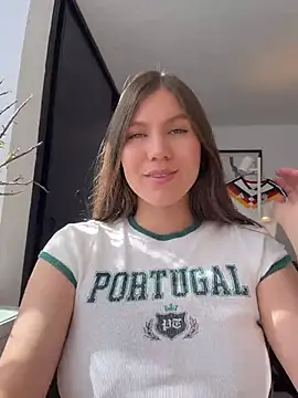 AmelieLaurent  online show from June 23, 2026, 8:29 pm