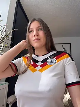 AmelieLaurent  online show from July 13, 2026, 7:38 pm