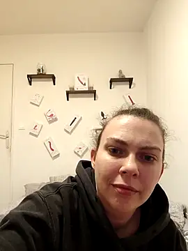 Snapshot of LEAsquirt91 chatting on March 3, 2025, 7:17 pm LEAsquirt91 online show from March 3, 2025, 7:17 pm