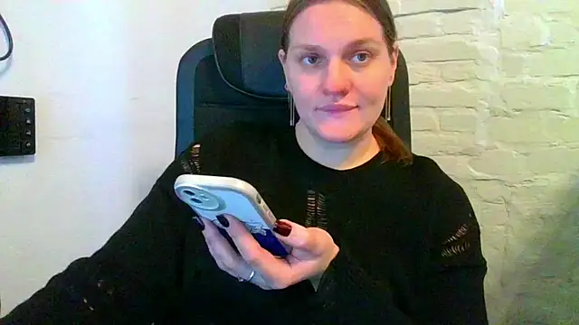 Snapshot of EndlessLustX chatting on November 19, 2025, 5:40 am EndlessLustX online show from November 19, 2025, 5:40 am