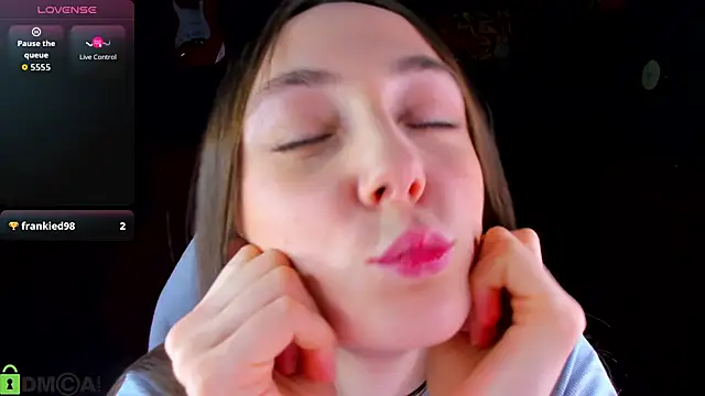 Snapshot of Lexi_Split chatting on February 4, 2026, 1:33 am Lexi Split online show from February 4, 2026, 1:33 am