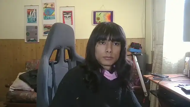 calliemaggotbone online show from November 22, 2025, 1:21 pm