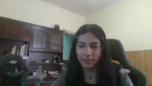 Snapshot of calliemaggotbone chatting on April 17, 2026, 10:40 am calliemaggotbone online show from April 17, 2026, 10:40 am