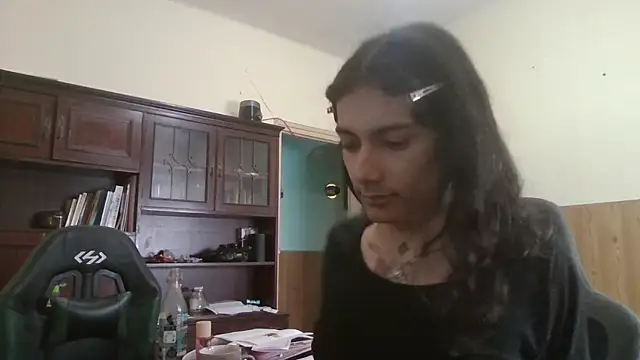 Snapshot of calliemaggotbone chatting on April 23, 2026, 5:04 pm calliemaggotbone online show from April 23, 2026, 5:04 pm