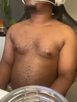 Snapshot of YesTheSexiest chatting on September 21, 2025, 4:41 pm YesTheSexiest online show from September 21, 2025, 4:41 pm