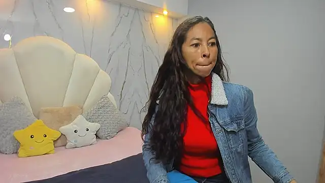 Rosalinda Cortez online show from December 19, 2024, 1:07 pm