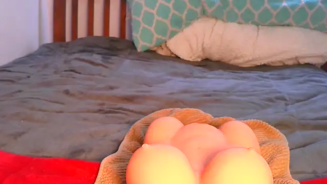 Carolinayoungin online show from March 18, 2025, 9:32 pm