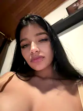 Snapshot of AgathaGeorgiou chatting on October 8, 2025, 12:08 am AgathaGeorgiou online show from October 8, 2025, 12:08 am