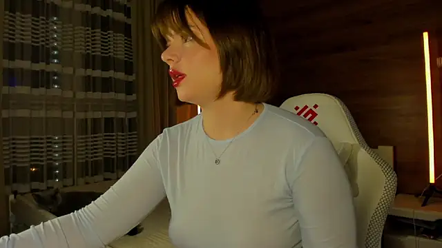 Elizabeth Hottie  online show from May 18, 2026, 11:21 pm