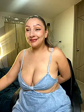 Lady  Pink online show from October 27, 2025, 8:35 pm