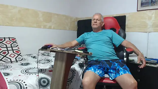 VALENTINO1983  online show from October 1, 2025, 3:45 am