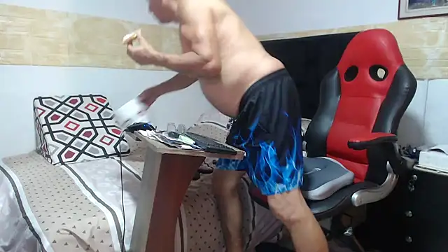 VALENTINO1983  online show from November 1, 2025, 4:20 pm