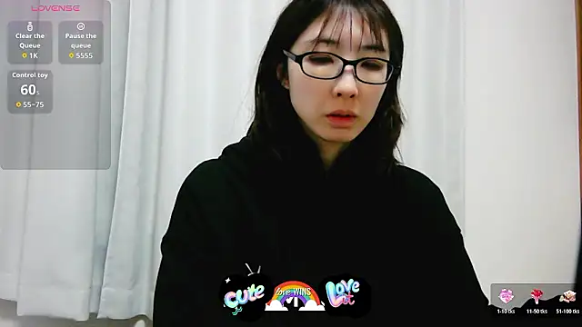 Snapshot of Love_me_Eri_ chatting on December 20, 2025, 7:37 am Love me Eri online show from December 20, 2025, 7:37 am