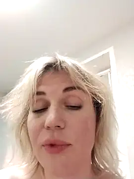 Linda Gregory online show from October 4, 2025, 1:47 am