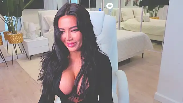 Snapshot of wowEva chatting on November 7, 2025, 8:58 am wowEva online show from November 7, 2025, 8:58 am