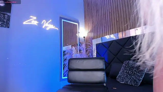 Zoevegass online show from January 13, 2025, 5:33 pm