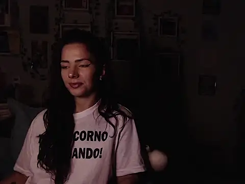 Snapshot of BeellyDance chatting on October 11, 2025, 11:47 pm BeellyDance online show from October 11, 2025, 11:47 pm