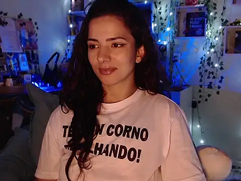 Snapshot of BeellyDance chatting on October 29, 2025, 11:56 am BeellyDance online show from October 29, 2025, 11:56 am